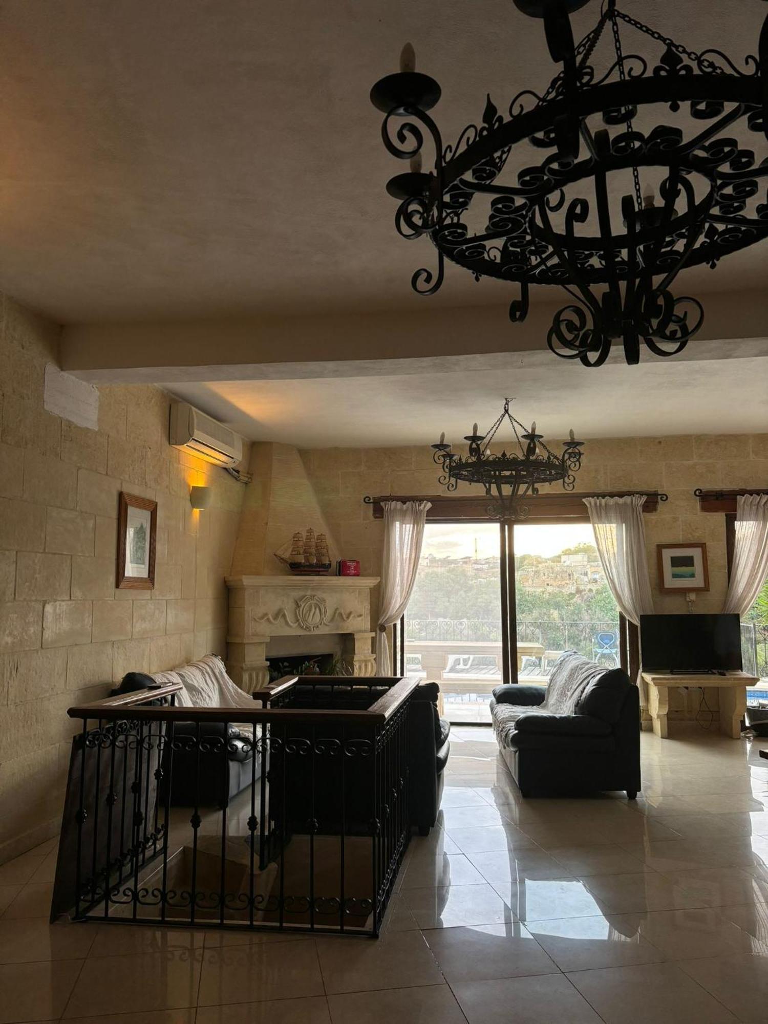 Gozo Island Escape Sleeps 4 With Private Bathroom Ghajn il-Kbira  Esterno foto