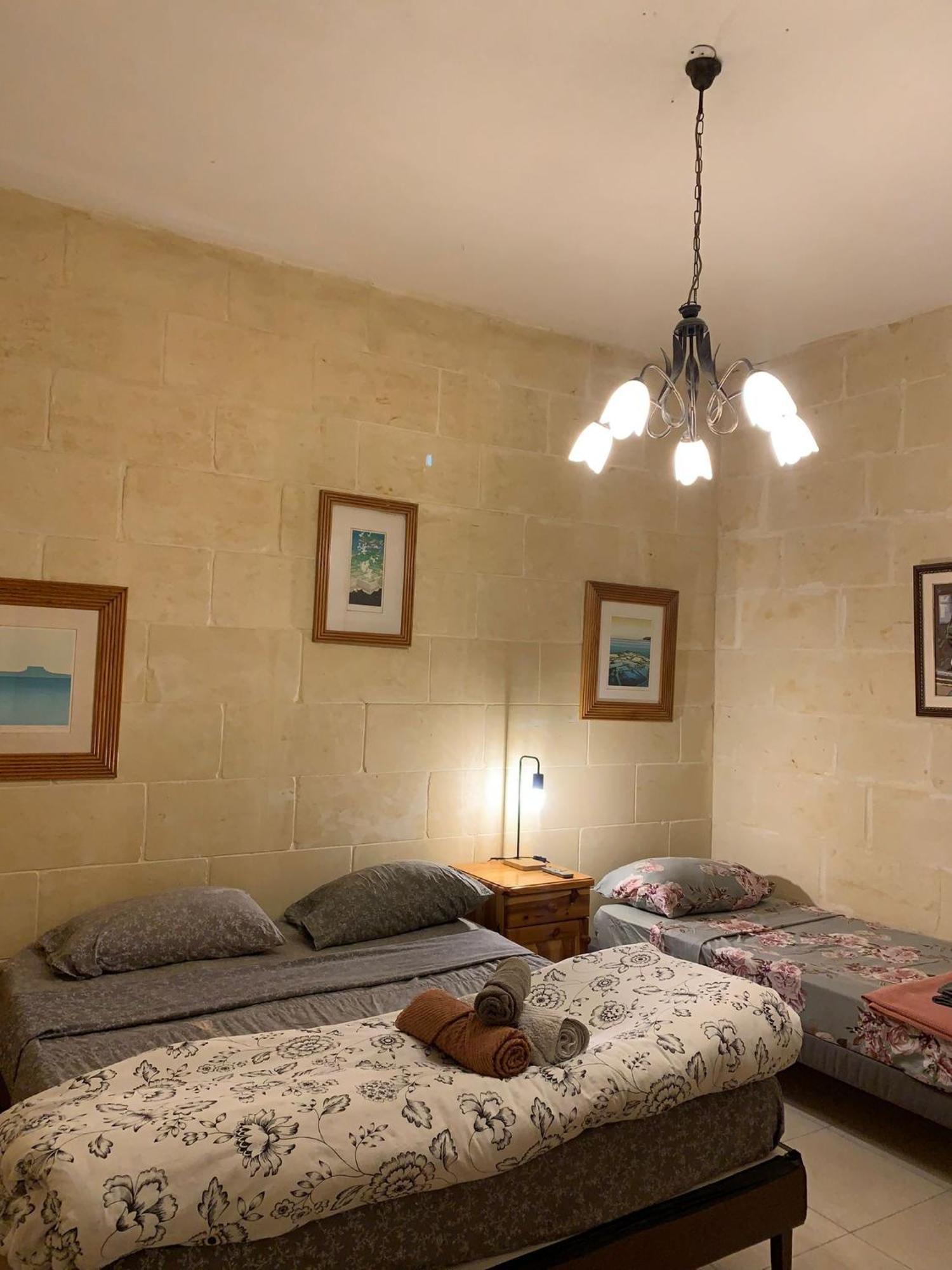 Gozo Island Escape Sleeps 4 With Private Bathroom Ghajn il-Kbira  Esterno foto
