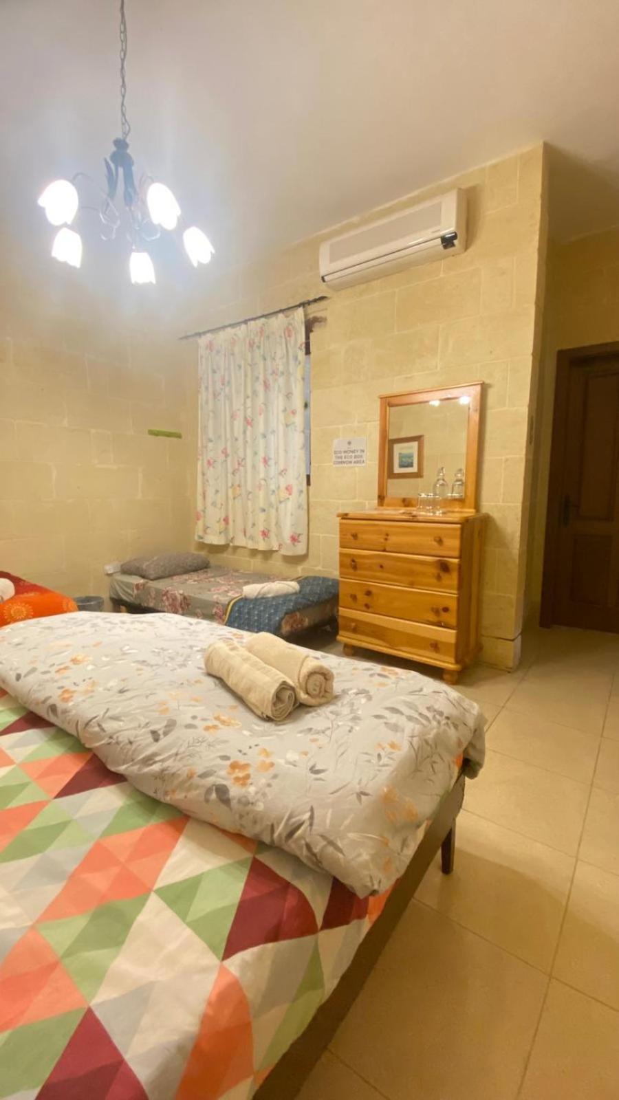 Gozo Island Escape Sleeps 4 With Private Bathroom Ghajn il-Kbira  Esterno foto